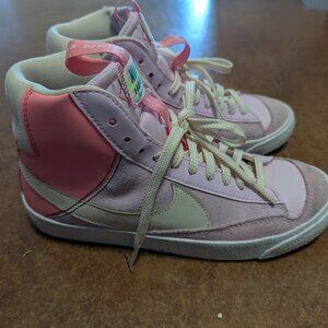 Nike girls sneakers youth size 6